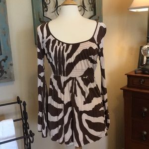 Boutique blouse from Kische. Zebra type print. L